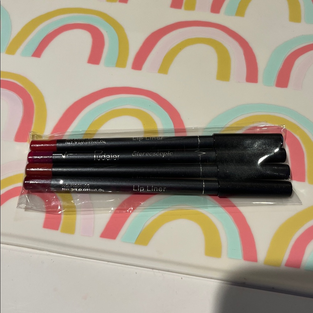 Set of 4 lipliners package New